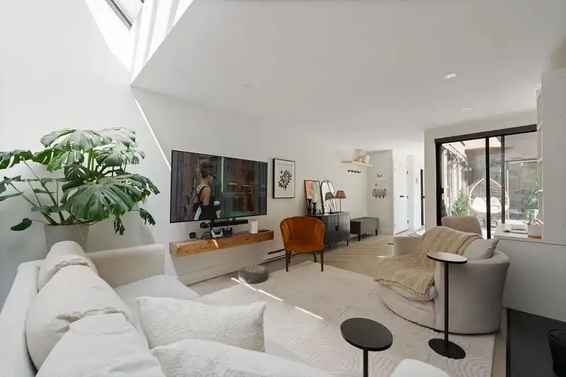 104 1279 NICOLA STREET - photo 1 of 36