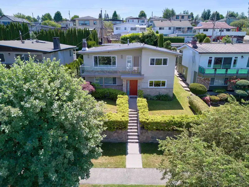 3014 E 14TH AVENUE - photo 3 of 16