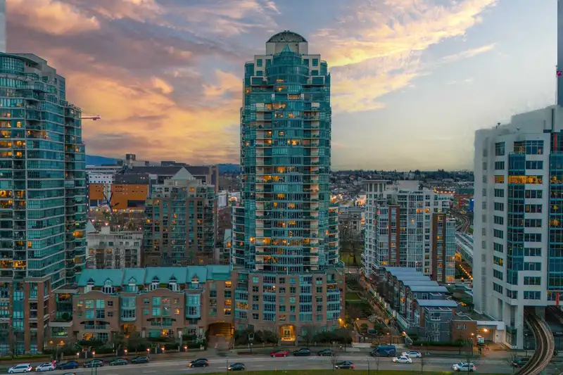 202 1188 QUEBEC STREET - photo 2 of 40