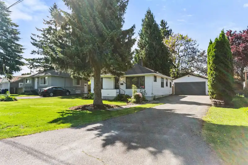 46054 KING AVENUE - photo 2 of 23