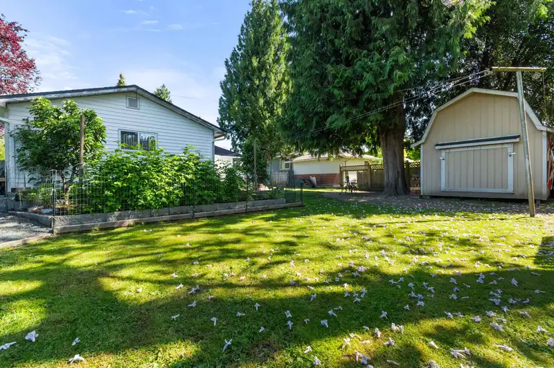 46054 KING AVENUE - photo 4 of 23