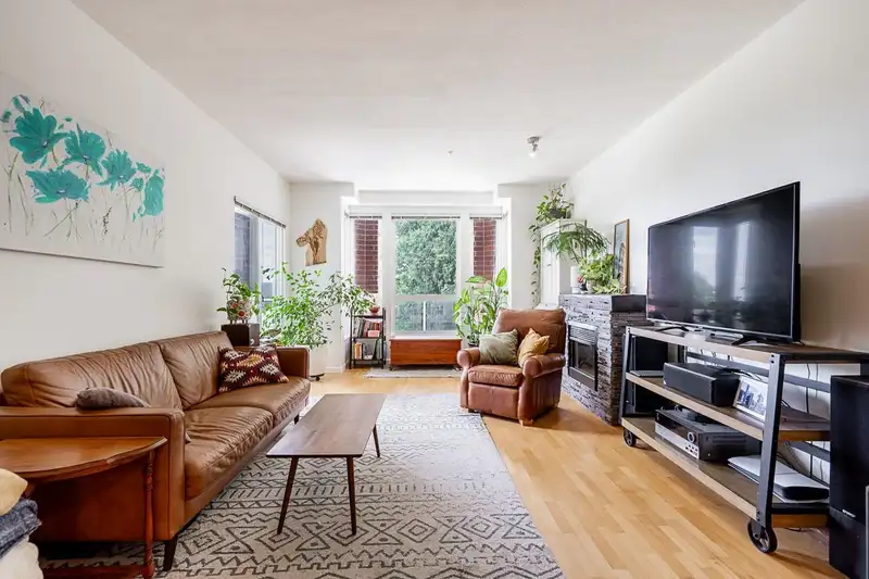 316 14 E ROYAL AVENUE - photo 3 of 32
