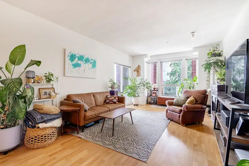 316 14 E ROYAL AVENUE - photo 4 of 32