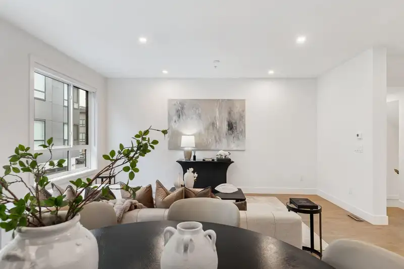 3 19667 55A AVENUE - photo 4 of 40