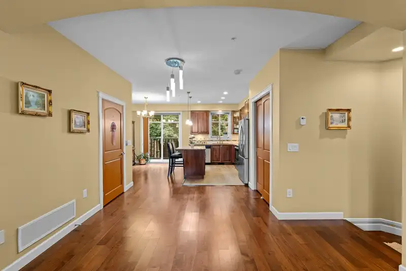 72 20738 84 AVENUE - photo 4 of 33