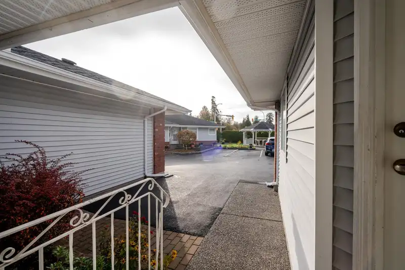 15 5365 205 STREET - photo 3 of 34