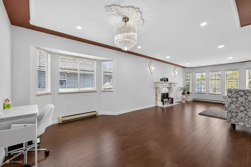 9515 124A STREET - photo 4 of 39