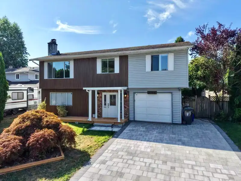 21218 93 AVENUE - photo 1 of 34