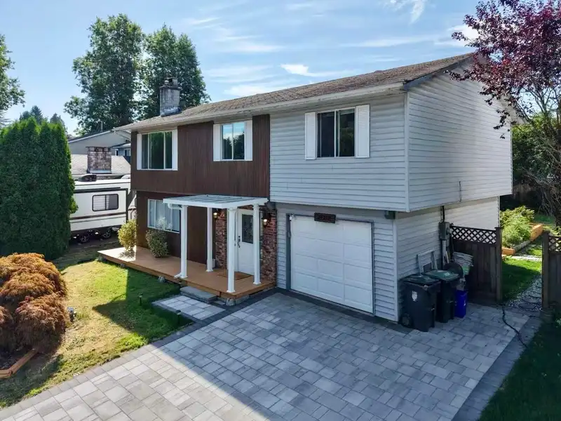 21218 93 AVENUE - photo 2 of 34