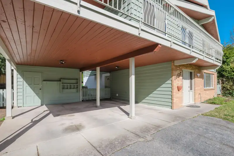 14237 69 AVENUE - photo 4 of 40