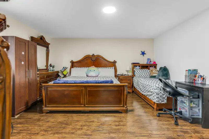 8502 148 STREET - photo 4 of 32