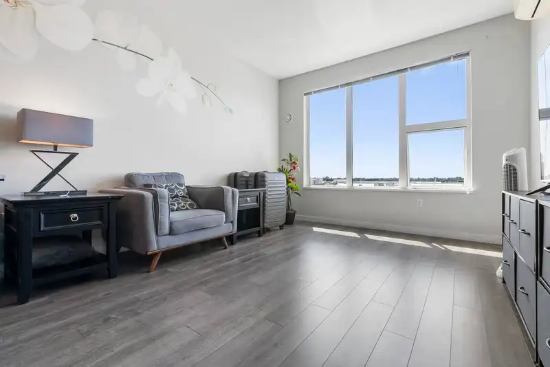 613 9311 ALEXANDRA ROAD - photo 2 of 39