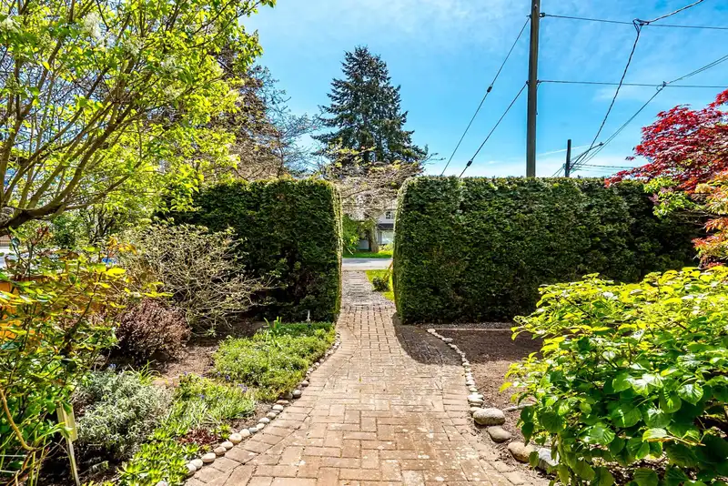 3933 GARRY STREET - photo 4 of 40