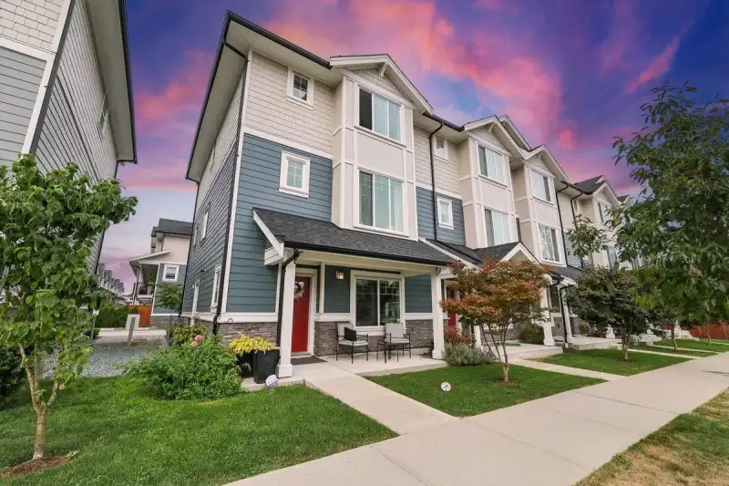 40 19501 74 AVENUE - photo 1 of 30