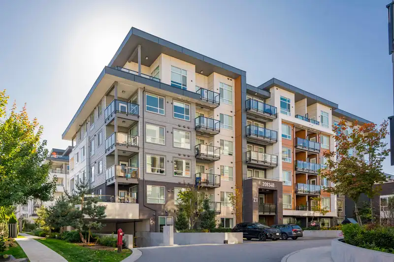 B226 20834 80 AVENUE - photo 1 of 34