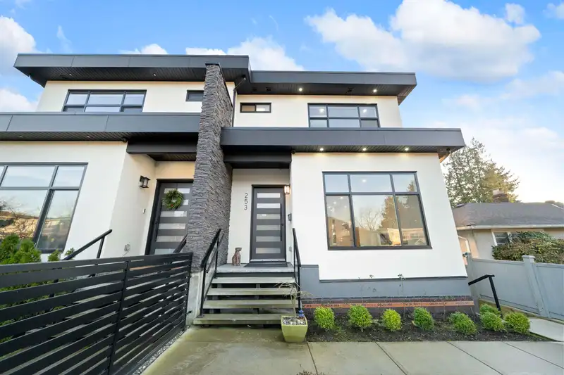 253 W 18TH STREET - photo 2 of 29