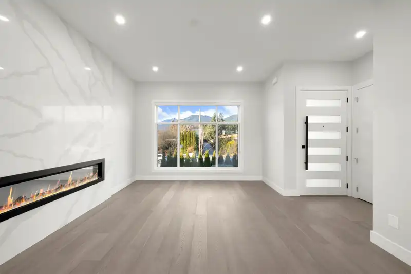 253 W 18TH STREET - photo 3 of 29
