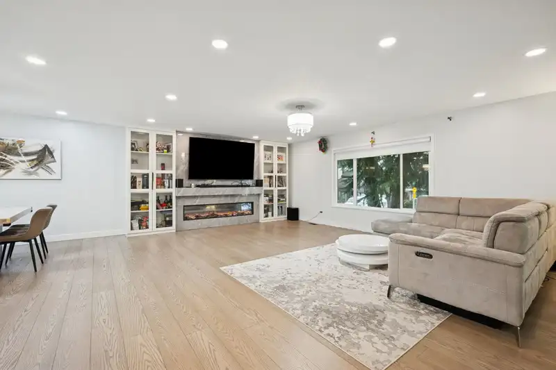 4811 LANCELOT DRIVE - photo 1 of 40