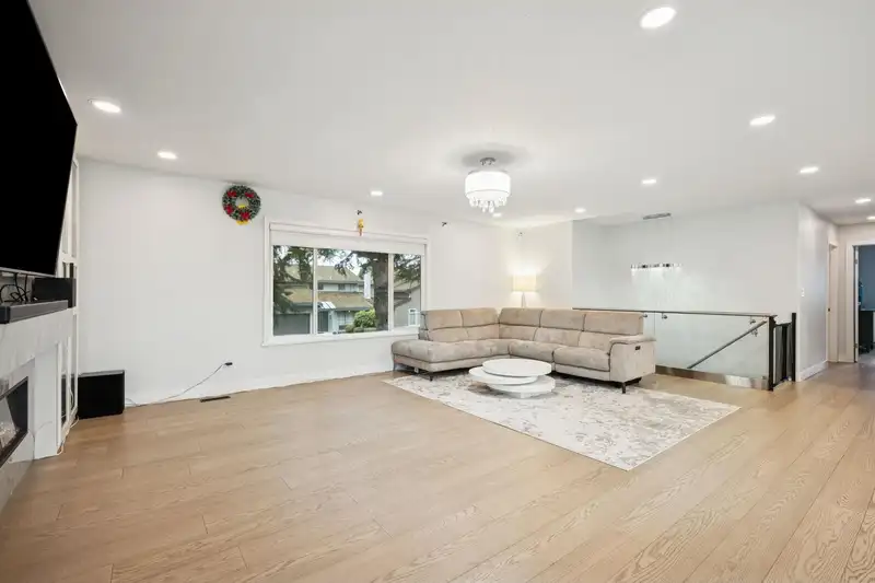 4811 LANCELOT DRIVE - photo 4 of 40