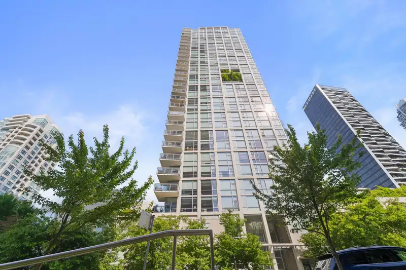 1202 1455 HOWE STREET - photo 3 of 38