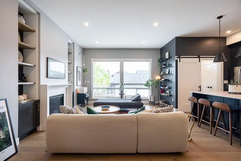 19671 76A AVENUE - photo 3 of 40