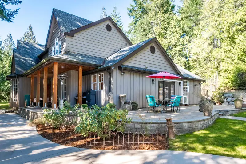 6979 SECHELT INLET ROAD - photo 4 of 40