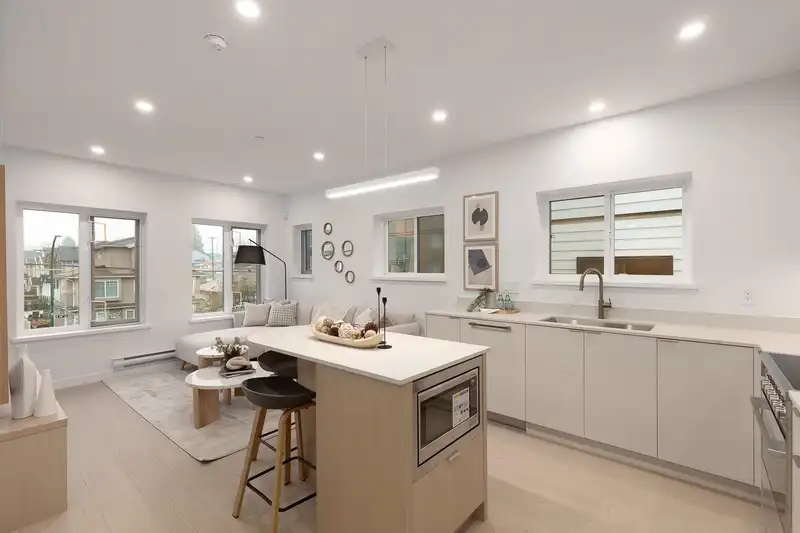 203 2329 E 34TH AVENUE - photo 3 of 27