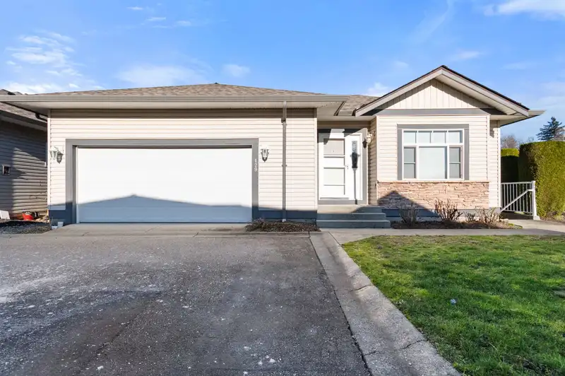 129 33751 7TH AVENUE - photo 1 of 38