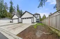 6021 128A STREET - thumbnail 38