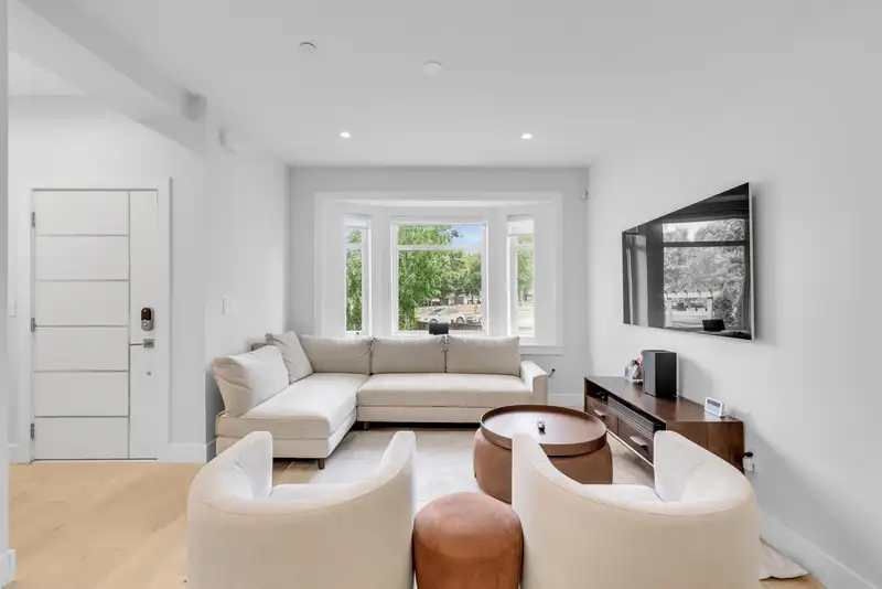 2316 BROCK STREET - photo 4 of 32