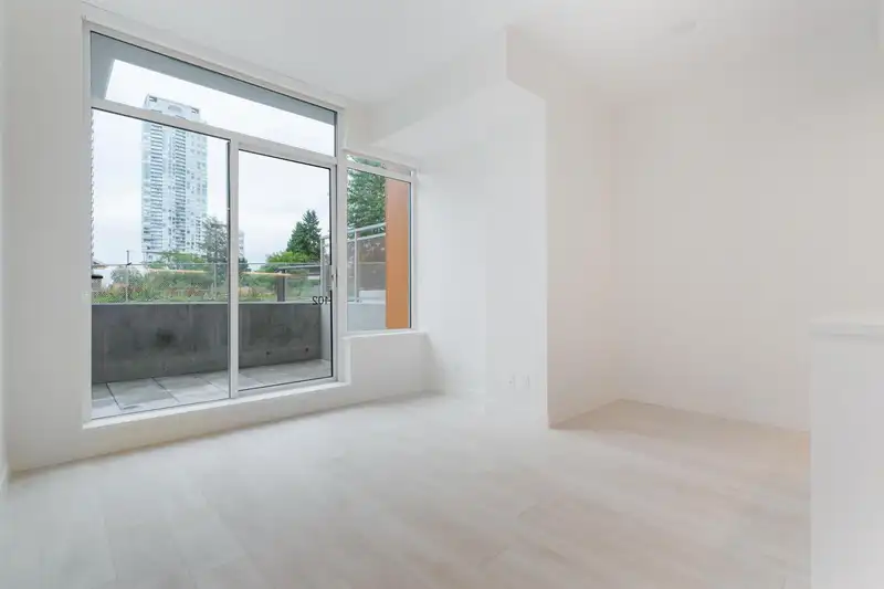102 13318 104 AVENUE - photo 3 of 19