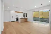 2 2438 E 20TH AVENUE - thumbnail 4