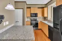312 33485 SOUTH FRASER WAY - thumbnail 4