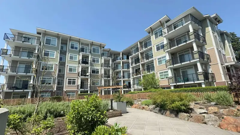 507 20686 EASTLEIGH CRESCENT - photo 2 of 5