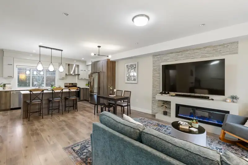 10 11767 89A AVENUE - photo 1 of 40