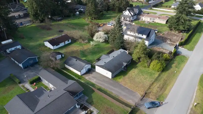 23566 52 AVENUE - photo 4 of 40