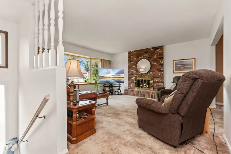 45992 SILVER AVENUE - photo 4 of 40