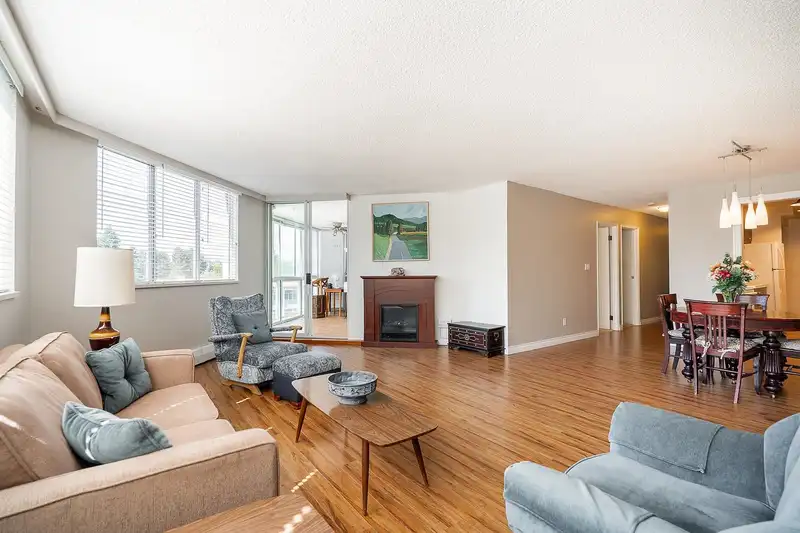 305 11881 88 AVENUE - photo 3 of 37