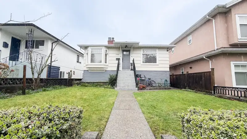 1939 E 39TH AVENUE - photo 3 of 38