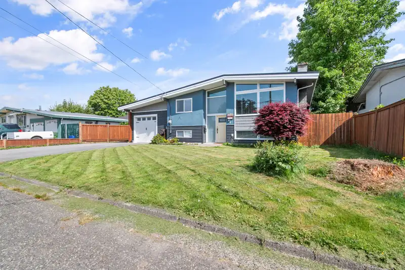 46155 LARCH AVENUE - photo 2 of 35