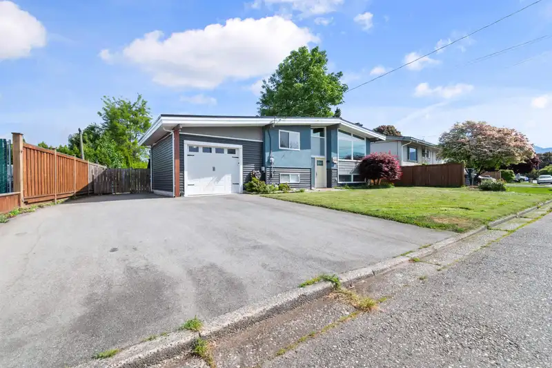 46155 LARCH AVENUE - photo 3 of 35