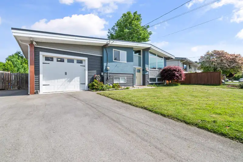 46155 LARCH AVENUE - photo 4 of 35