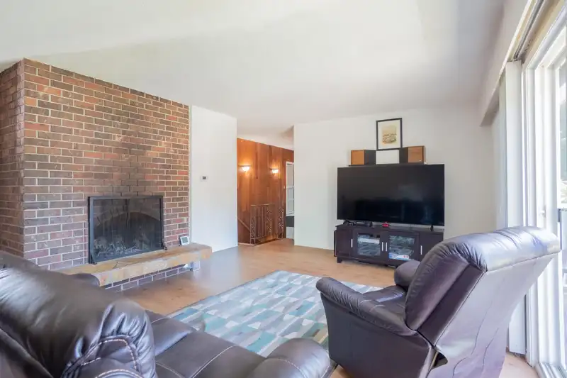 2930 SEFTON STREET - photo 3 of 28