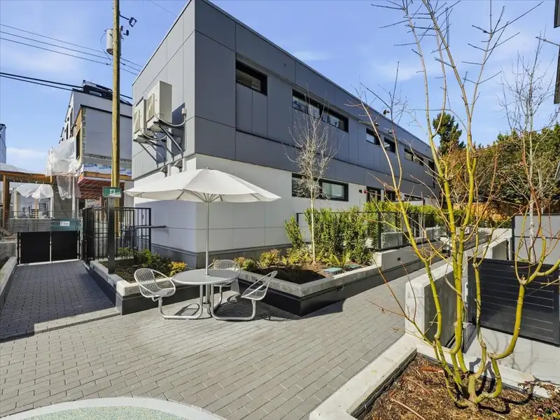 6833 CAMBIE STREET - photo 2 of 29