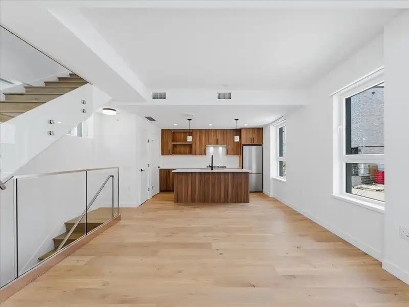 6833 CAMBIE STREET - photo 4 of 29