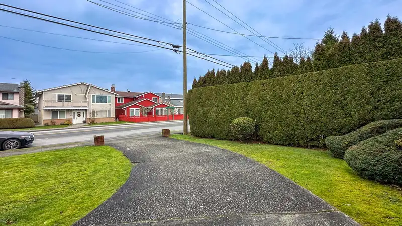 9660 FRANCIS ROAD - photo 3 of 40