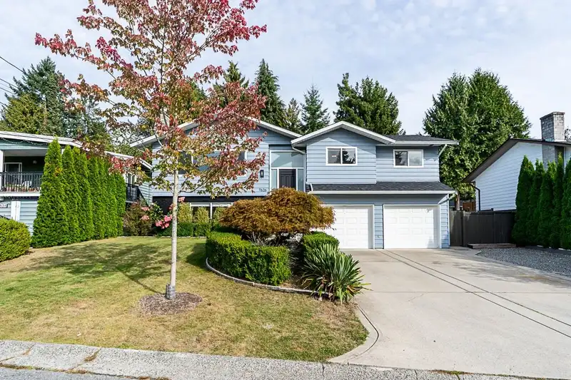 7626 116A STREET - photo 2 of 40
