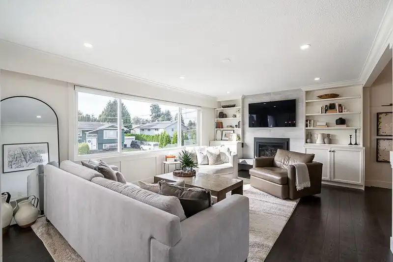 7626 116A STREET - photo 3 of 40