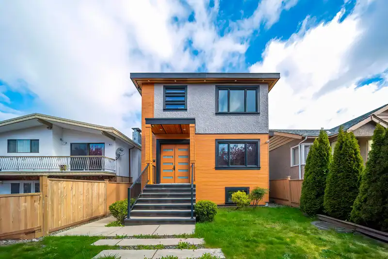 3123 E 7TH AVENUE - photo 1 of 40