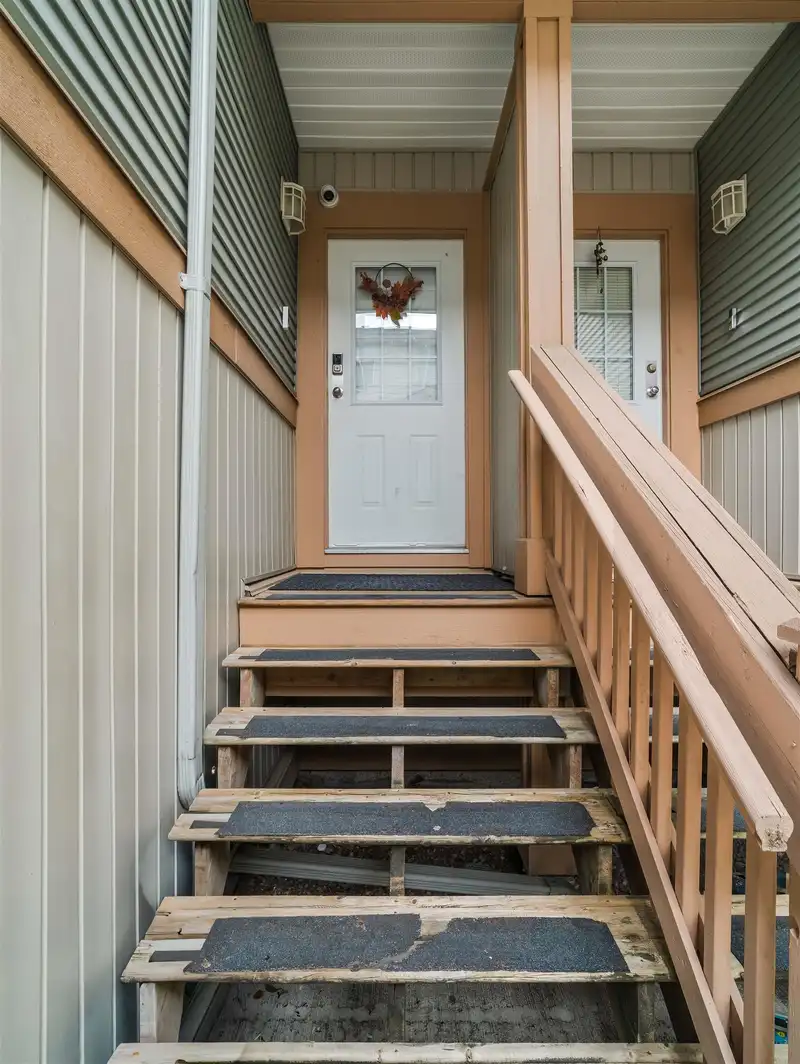 47 7518 138 STREET - photo 4 of 36